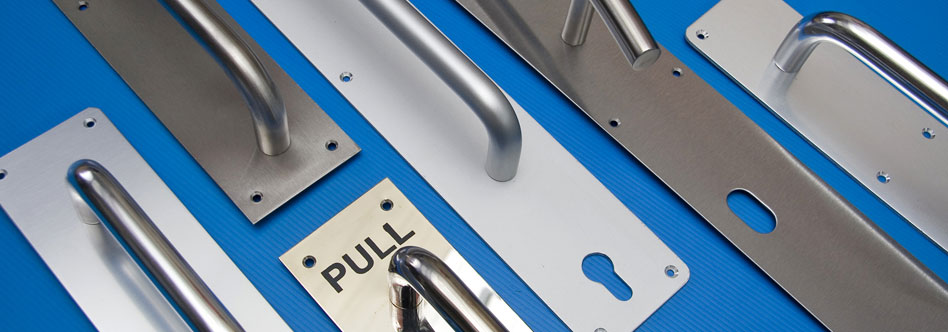 Pull Handles on Backplate